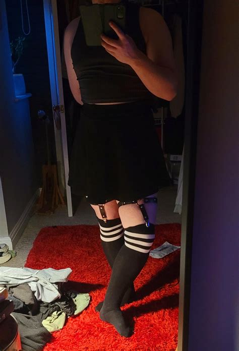 Why do my arms look so big 😫 : r/TeenFemboysUK