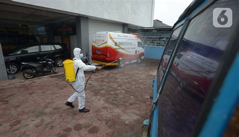 Foto Penyemprotan Kantor Dinsos Jakarta Timur Foto Liputan