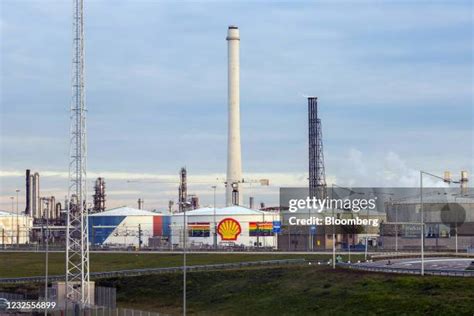 1826 Shell Refinery Stock Photos High Res Pictures And Images