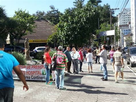 G Moradores Fazem Manifesta O Para Embargar Pres Dio Em S O Vicente