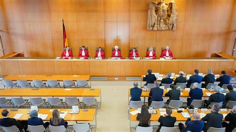 Debatte um Änderung des Grundgesetzes Mehrheit der Deutschen für