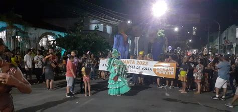 Boi Da Manta Arrasta Milhares De Pessoas Pela Rua Principal Aqui PL