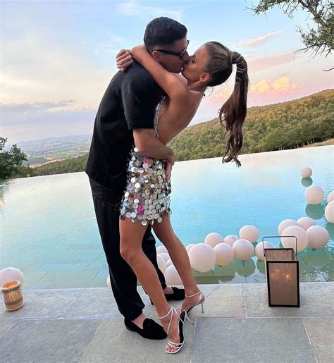 Anna Lewandowska Pokaza A Zdj Cie W Bikini Uwag Zwraca Jej Brzuch