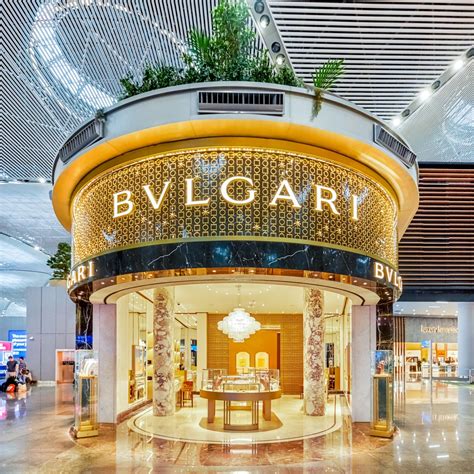 “A shining gem” – Bvlgari inaugurates signature luxury boutique at