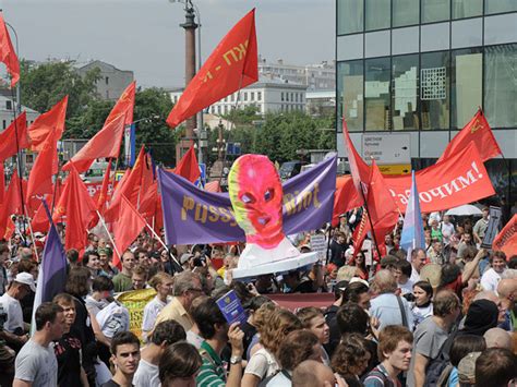 Pravoslavni Sve Enik Razrije En Du Nosti Zbog Podr Ke Grupe Pussy Riot