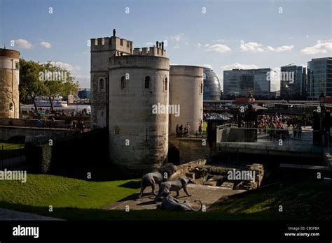 tower of london tower hamlets london england Stock Photo - Alamy