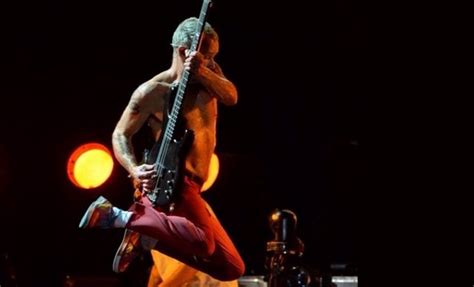 Flea De Red Hot Chili Peppers Tuvo Que Reaprender A Tocar El Bajo Tras Romperse El Brazo