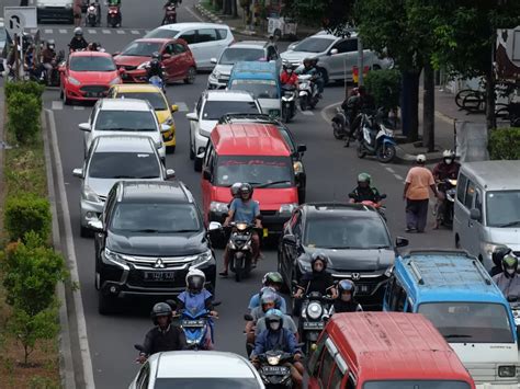 Pelonggaran Aktivitas Masyarakat Jalur Protokol Kota Serang Kembali Macet