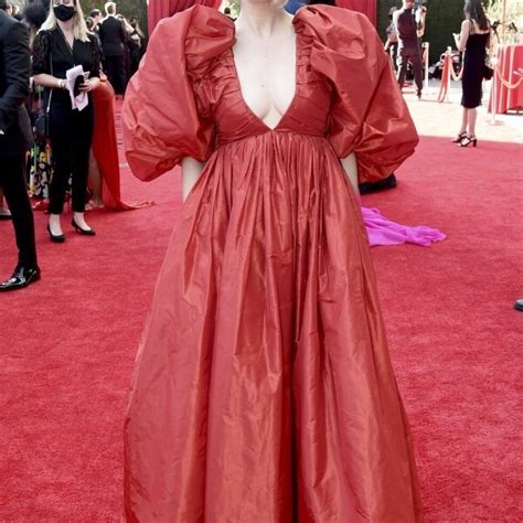 Sarah Paulson En La Alfombra Roja De Los Emmy 2021 Alfombra Roja Y