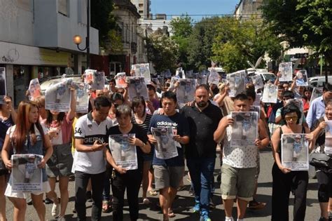 Familiares Y Vecinos Marcharon En La Plata Por La Muerte Del Nene En La