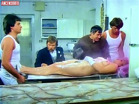 Naked Sissy Weiner in Das Lustschloß im Spessart