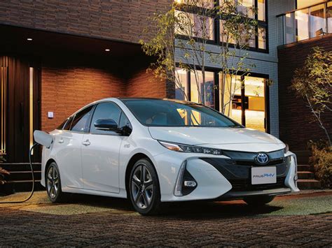 トヨタ プリウス Phvの狙い目グレードや特徴と価格相場を紹介 中古車なら【グーネット】