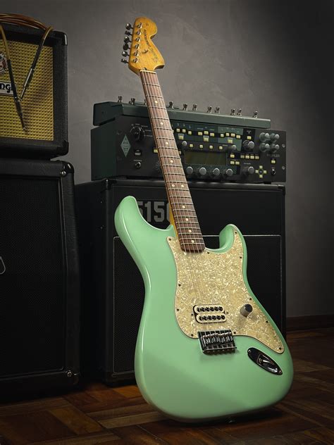 GUITARRA TOM DELONGE SURF GREEN USADA Crunch Music