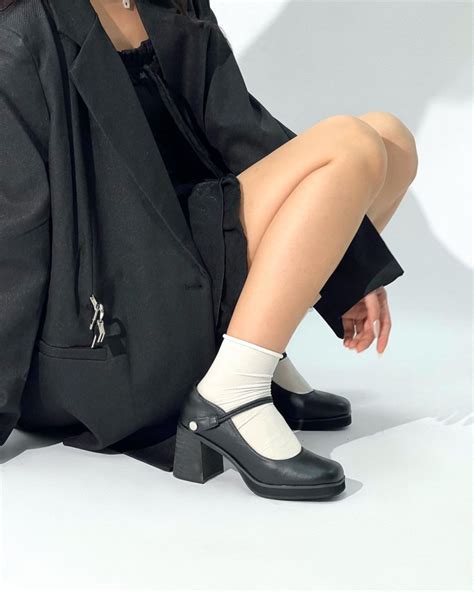 5 dáng giày Mary Jane hot nhất thu đông năm nay hội IT Girl từ châu Á đến trời Tây đều sở hữu