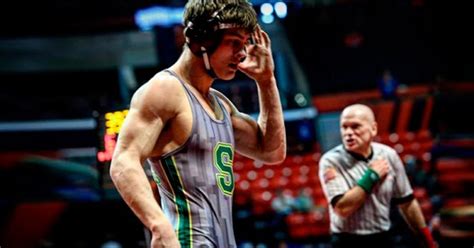 Un Joven Y Sexy Luchador Gay Notigay