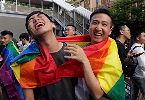 Arco Íris de Macau aplaude casamentos gay em Taiwan JTM