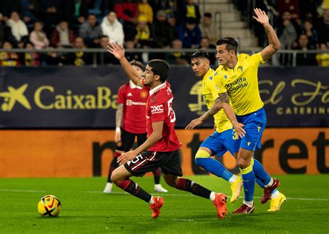 ‘Zidane Iqbal is too good’ - Man Utd fans rave over hot prospect's
