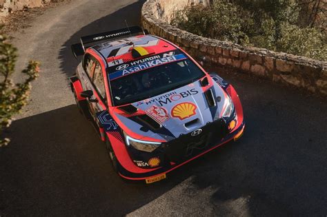 Rally de Acrópolis Neuville gana podio de Sordo y triplete de Hyundai