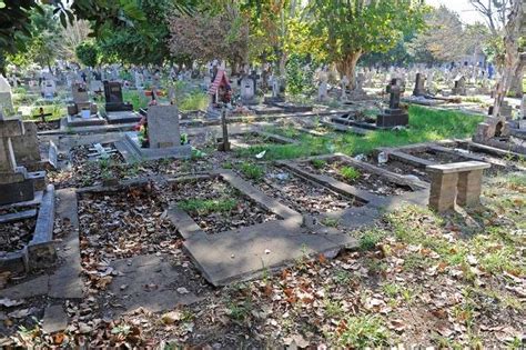 Pocas Visitas Robos Y Abandono As Est El Cementerio De San Mart N