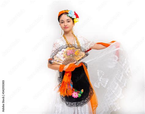 Adolecente Latina Con Traje Tipico De Veracruz Mexico OFF