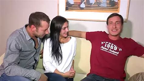 Echtes Deutsches Paar Macht Ersten Dreier Mmf Beim Amateur Casting Xhamster