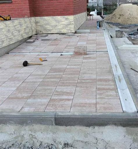 Укладка тротуарной плитки по выгодной цене в Киеве и области | Планета2000