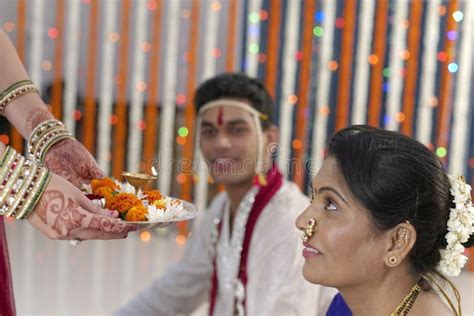 Casamento Hindu Foto De Stock Imagem De Ouro Cultura 69797610