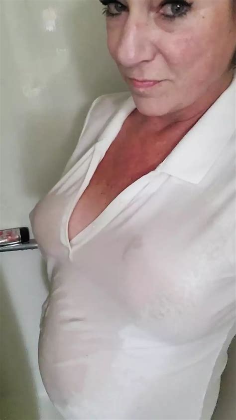 Nasses Polo T Shirt Dusche Squirting Milf Xhamster