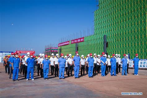 China-Laos railway seals roof of its largest Vientiane station building ...