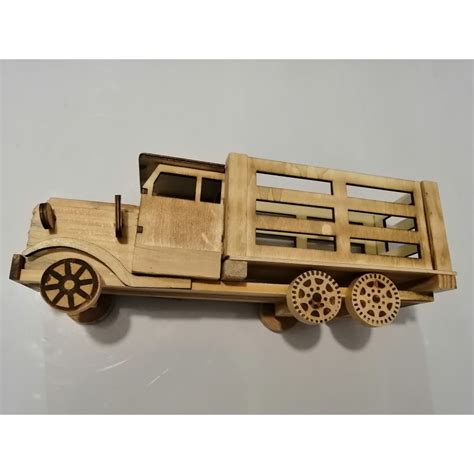 Деревянный грузовик