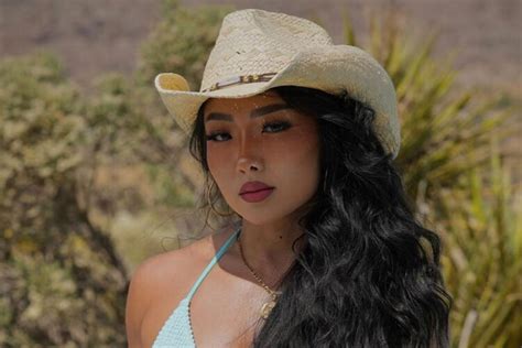 Hot Sexy Hikaru Komiyama Bikini Pics