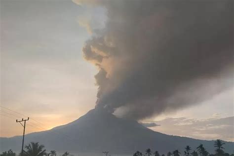 Gunung Lewotobi Laki Laki Kembali Erupsi Pada Kamis November