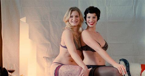 Naked Anna Rot In Tag Und Nacht