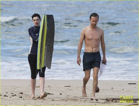 Anne Hathaway Dons Bikini Top For Hawaii Beach Walk Photo 3025973 Adam Shulman Anne