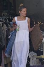 Amber Heard Nip Slip Exposes Boob While Cleaning Out Her Garage In LA AZNude