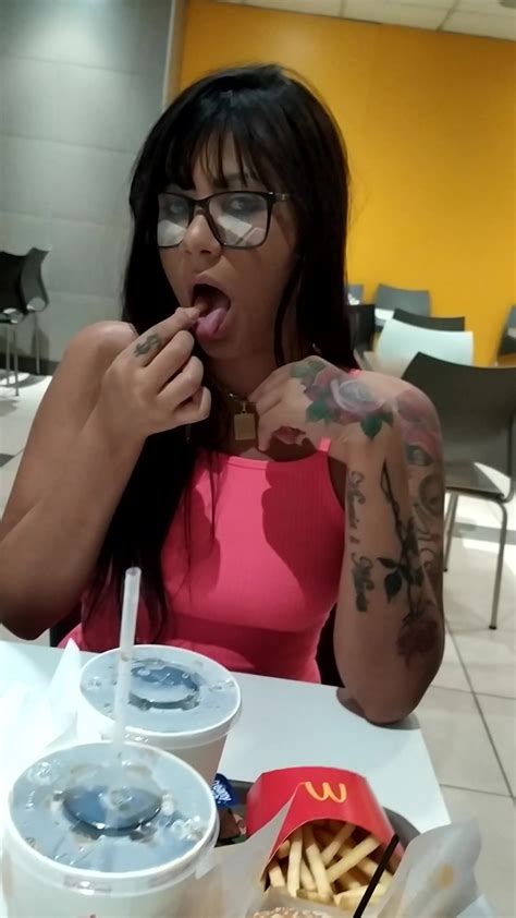 Amanda Souza Eating A Snack And Passing The Chips Around Her Pussy Cnn Amador