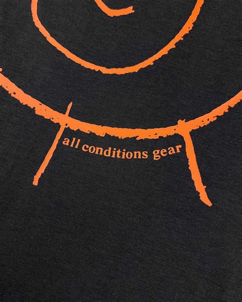 Футболка Nike ACG Short Sleeve Tee Sunshine: 1 990 грн. - Футболки Київ ...