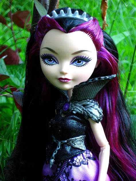 Voicething: Review: Ever After High -- Raven Queen