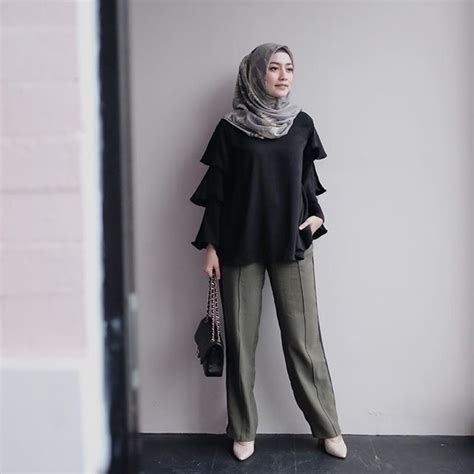 10 Inspirasi Gaya Hijab Casual Buat Ke Kantor Biar Tampil Beda