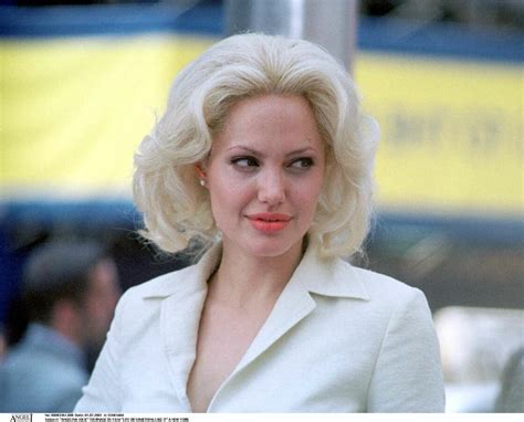 Photos Angelina Jolie Blonde Platine Elle Est M Tamorphos E Gala