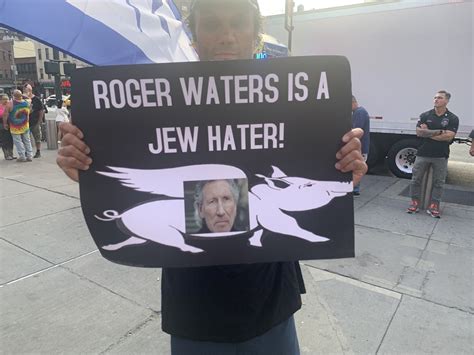 As Roger Waters Plays Politically Charged Nyc Shows Some Cry Jew