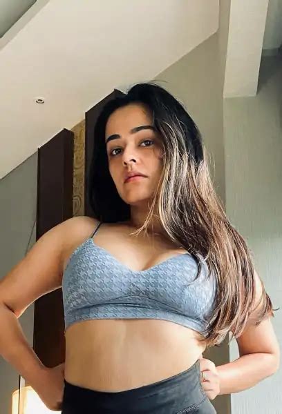 Apoorva Arora Top Hot Pics And Photo