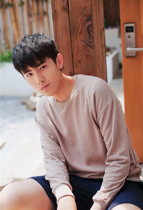 Chàng hot boy cao m với gương mặt baby khiến các cô nàng phát sốt