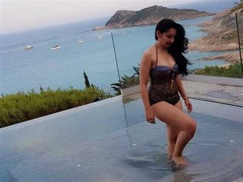 Sanjay Dutt S Wife Maanayata Dutt Spotted In A Bikini Photos