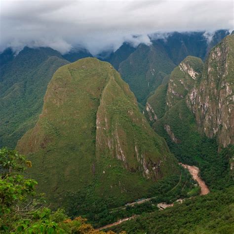 Nubes Sobre Las Monta As Machu Picchu Cusco Per Foto Premium