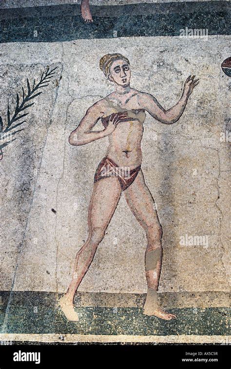 Roman Bikini Girls Hi Res Stock Photography And Images Alamy