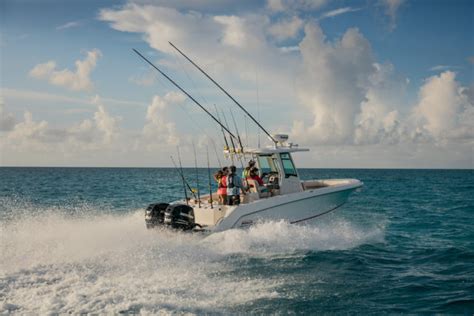 Comment choisir un bateau à moteur a babord