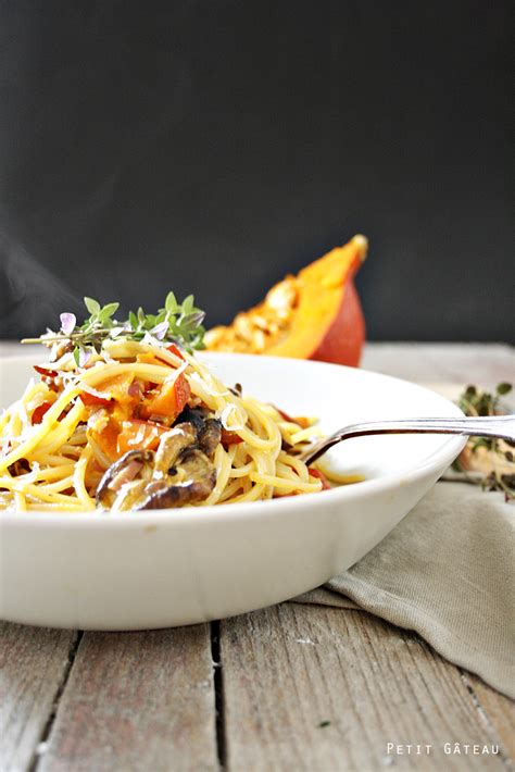 Petit Gâteau Spaghetti mit Kürbisragout Shiitake Pilze und Speck