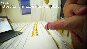 HD k Guy Pajeándose al porno y se corre en la cama XVIDEOS