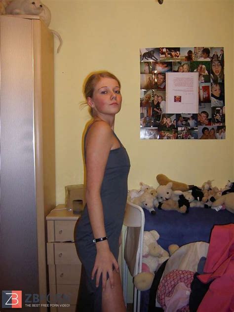 Blond Damsel Gets Nude ZB Porn